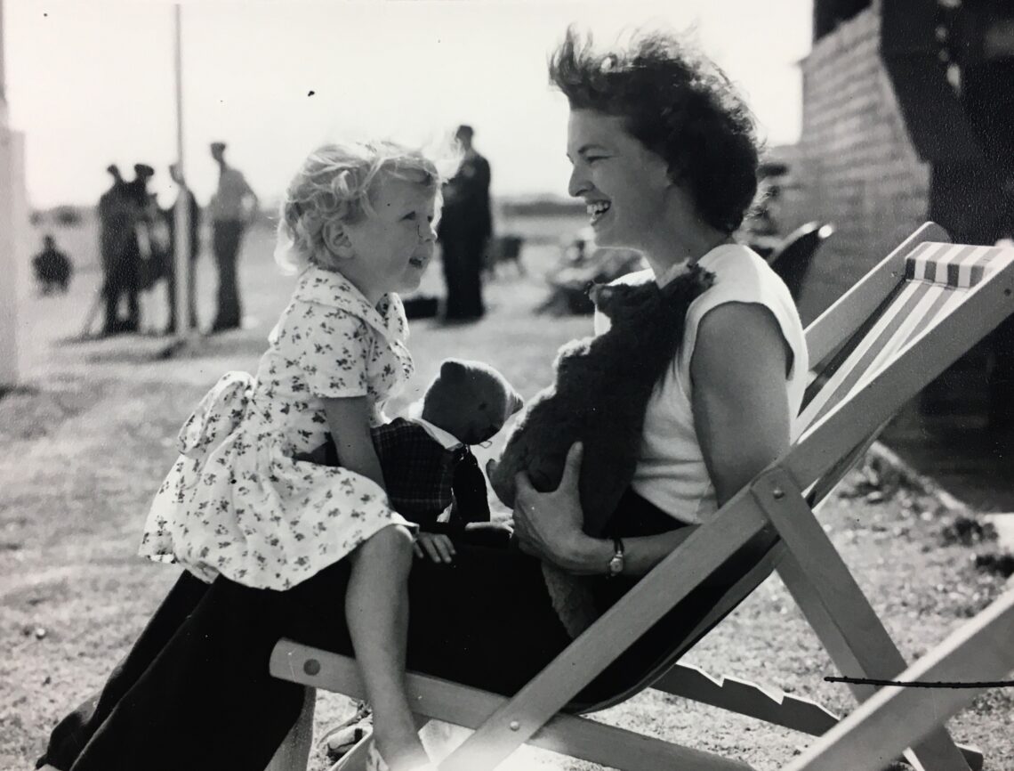 Maeve Kyle with her Daughter Shauna (TG4)