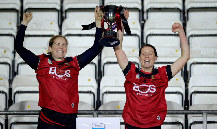 Fionnuala Carr and Karen McMillan lift the trophy 5/12/2020