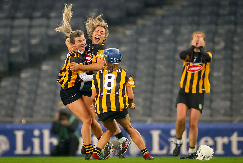 Meighan Farrell celebrates at the final whistle with Anna Farrell 12/12/2020