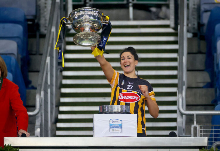 Lucinda Gahan celebrates with the trophy 12/12/2020