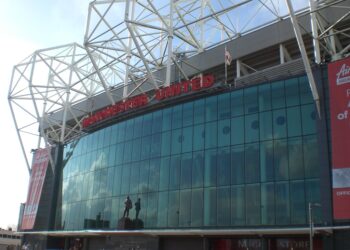 Wednesday night football: United back on top as VAR plays a big role in City’s win over Aston Villa