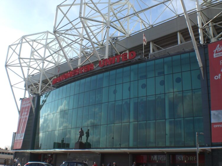 Wednesday night football: United back on top as VAR plays a big role in City’s win over Aston Villa