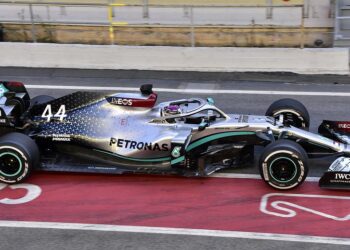 And he crosses the line: Lewis Hamilton signs a new one year contract with Mercedes