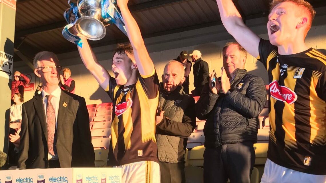 Harry Shine lifts the Leinster minor hurling trophy for 2021. Photo: @kilkennyclg/Twitter