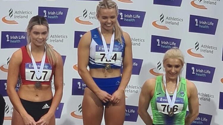 Molly Scott (centre)