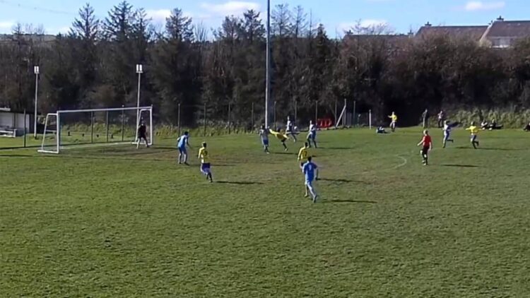 Steven Connolly (centre) for Thomastown United