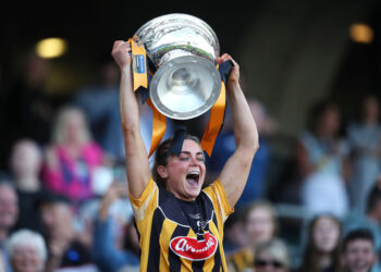 Katie Power lifts the O’ Duffy Cup 7/8/2022
