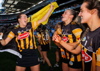 Denise Gaule celebrates with Michelle Teehan and Aoife Norris 7/8/2022