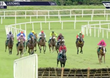 Prairie Dancer leads from the front at Listowel. Screengrab: Racing TV