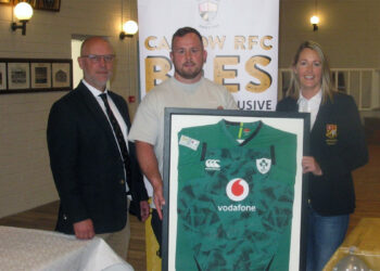 Ed Byrne (centre) with Carlow Club President and Edel Gibbons Chairperson of the Executive of County Carlow Football Club. Photo: John Shirley/Carlow RFC