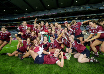 The Dicksboro team celebrate with the 2023 All-Ireland senior camogie club title. Mandatory Credit ©INPHO/Laszlo Geczo
